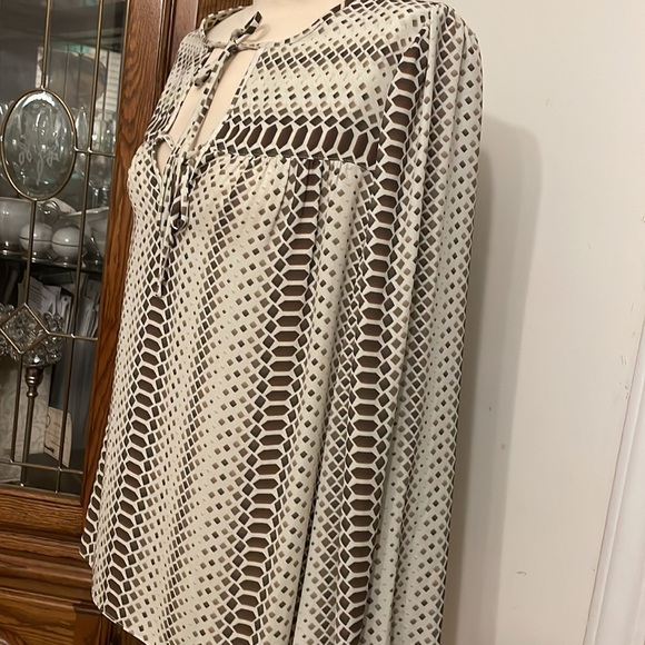 BCBGMAXAZRIA Blouse, Size M - Picture 4 of 7